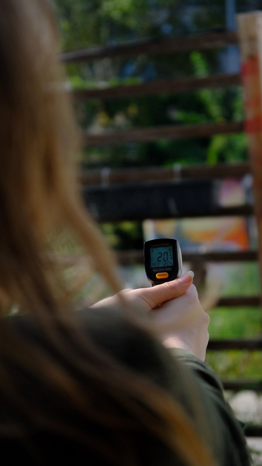 Infrared thermometer: surface temperature, on site
