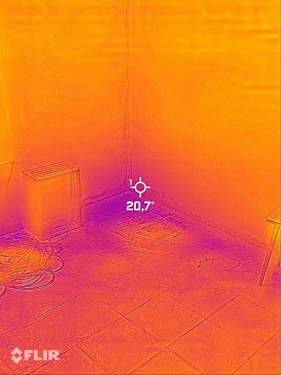 Thermal imaging: cold wall corners, a classic mould risk